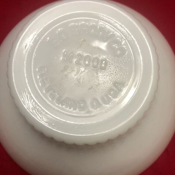Vintage E.O brody M2000 Cleveland Ohio USA milk glass bowl - Picture 5 of 8